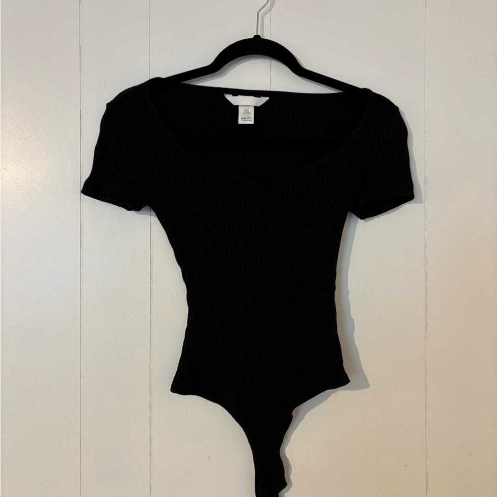 H&M Black Fitted Ribbed Short Sleeve Bodysuit